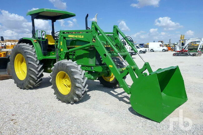 Lote_832_1998_John_Deere_6510_4WD_Tractor_MFWD_01