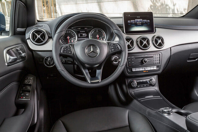 Mercedes Benz Clase B 2015 Interior 02 650x433