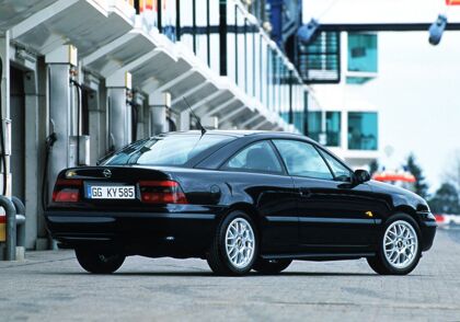 Historia del Opel Calibra: 25 años de un coupé mítico