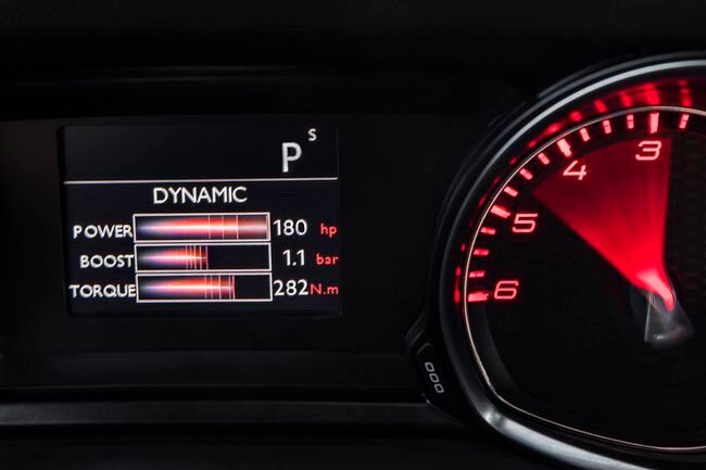 Peugeot 308 GT y Peugeot 308 SW GT interior 08