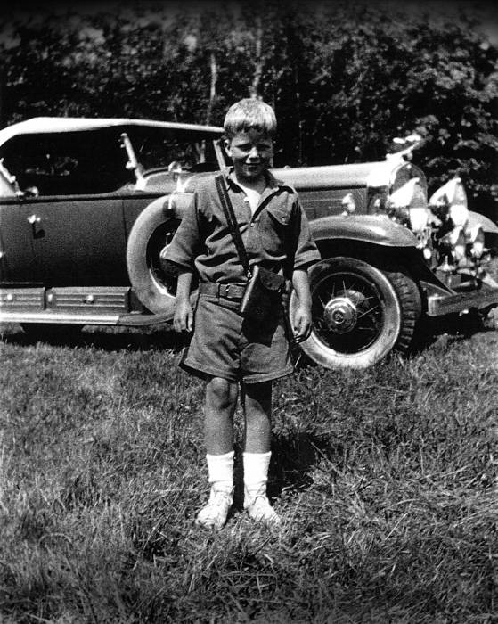 0 John Moir con 7 años con el Cadillac familiar de 1930