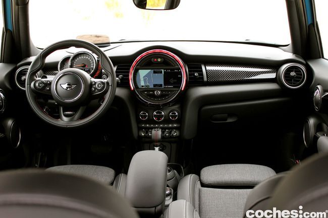 Prueba MINI 5 puertas Cooper SD interior 13