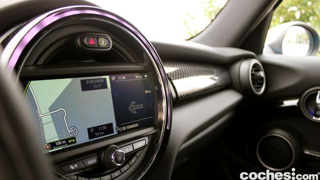 Prueba MINI 5 puertas Cooper SD interior 23
