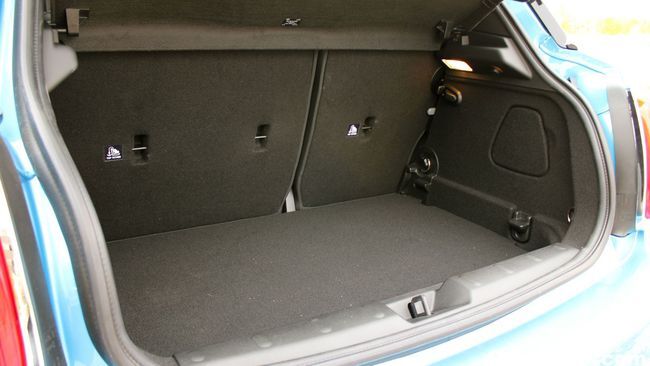 Prueba MINI 5 puertas Cooper SD - maletero 02