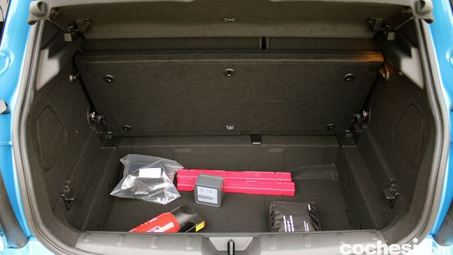 Prueba MINI 5 puertas Cooper SD - maletero 03