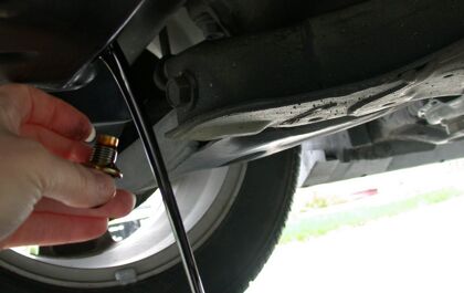 Qué hacer con el aceite usado del coche