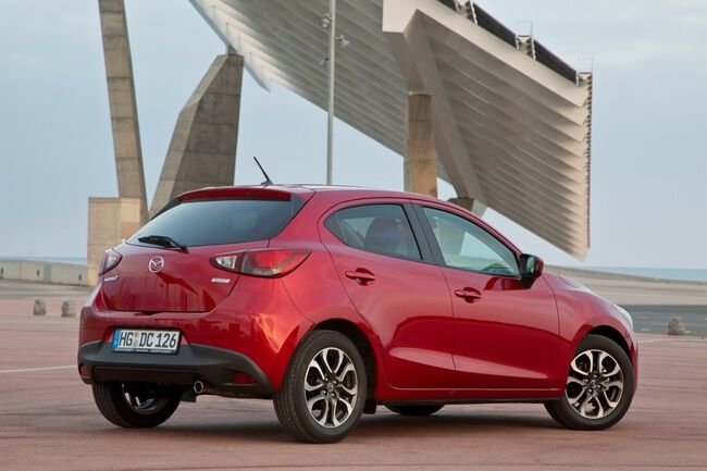 Mazda 2 2015 18