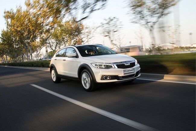 Qoros 3 City SUV 2014 01