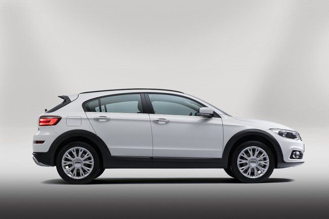 Qoros 3 City SUV 2014 09