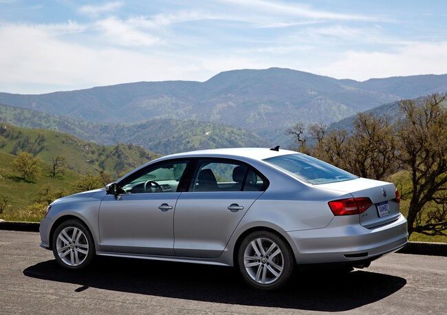 Volkswagen Jetta 2015 02