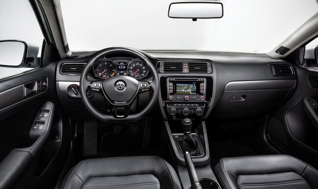 Volkswagen Jetta 2015 Interior 01 650x388