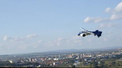 El AeroMobil 3.0, volando y casi a punto