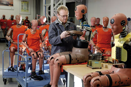Los crash test dummies que vienen son obesos