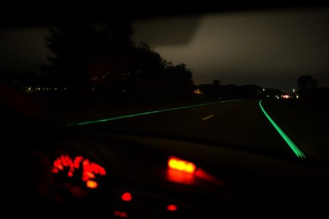 smart-highway-glowing-lines-4