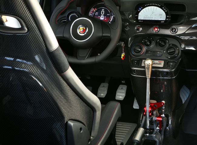 Abarth 695 biposto interior 2014 05