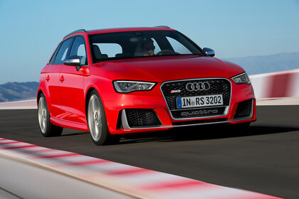 El Audi RS 3 2015 se lanza a la búsqueda del trono perdido