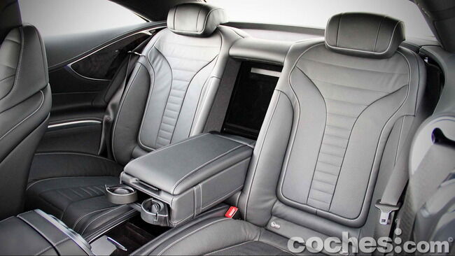 Mercedes_Benz_Clase_S_500_4MATIC_Coupe_21