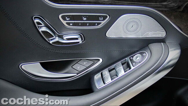 Mercedes_Benz_Clase_S_500_4MATIC_Coupe_23