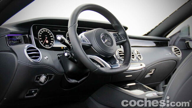 Mercedes_Benz_Clase_S_500_4MATIC_Coupe_24