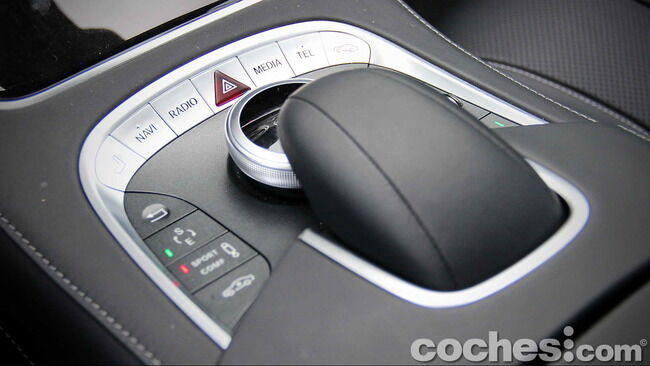 Mercedes_Benz_Clase_S_500_4MATIC_Coupe_28