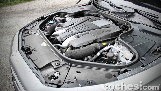 Mercedes_Benz_Clase_S_500_4MATIC_Coupe_37