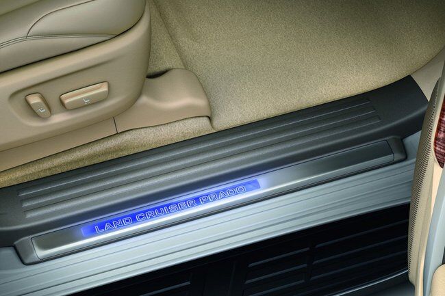 Toyota Land Cruiser 2015 interior 02