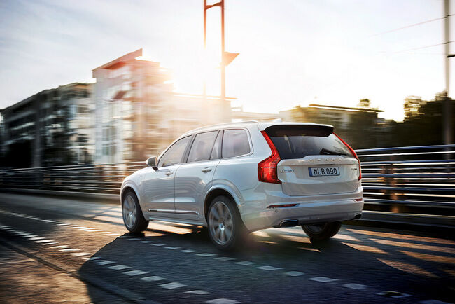 Volvo XC90 T8 Plug-In Hybrid 2015 02