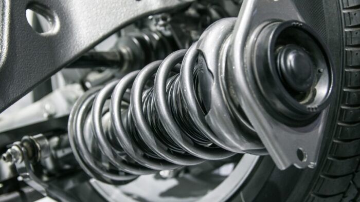 Suspension Coche 8 700x394