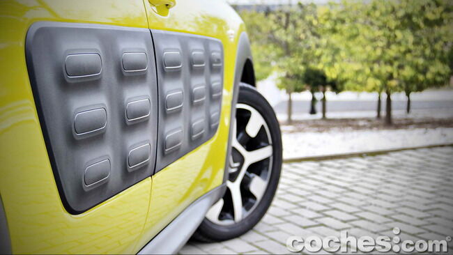 Citroën_C4_Cactus_21