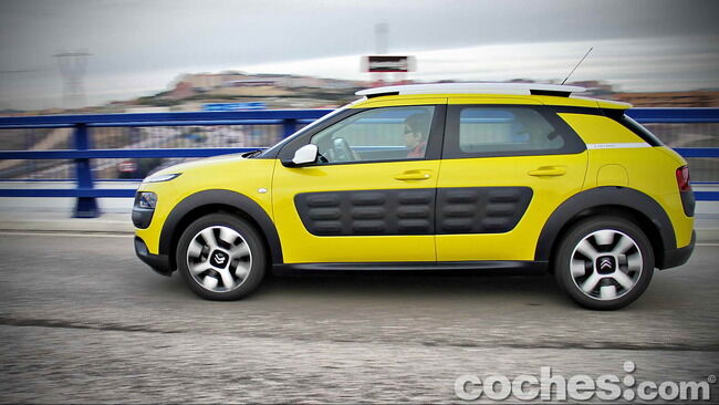 Citroën_C4_Cactus_83
