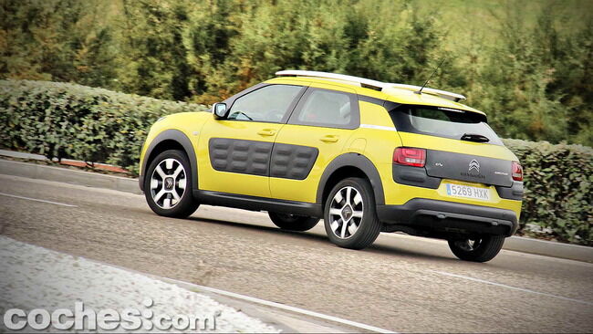 Citroën_C4_Cactus_88