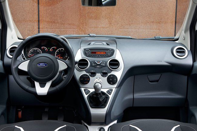Ford Ka White 2015 interior 01