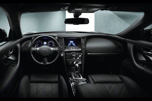 Infiniti QX70 S-Design 2015 04 interior