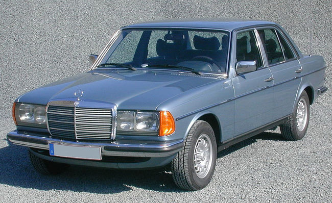 Mercedes 300 D sedán W123 1975