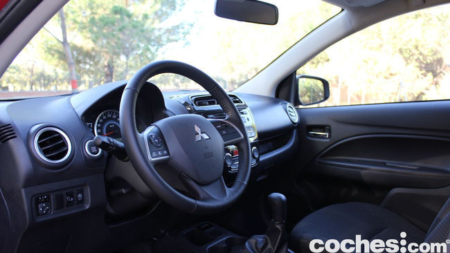Prueba Mitsubishi Space Star 2014 interior 17