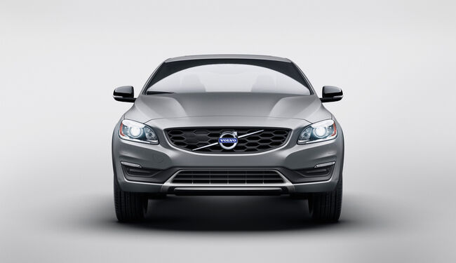 Volvo S60 Cross Country 2015 04 650x375