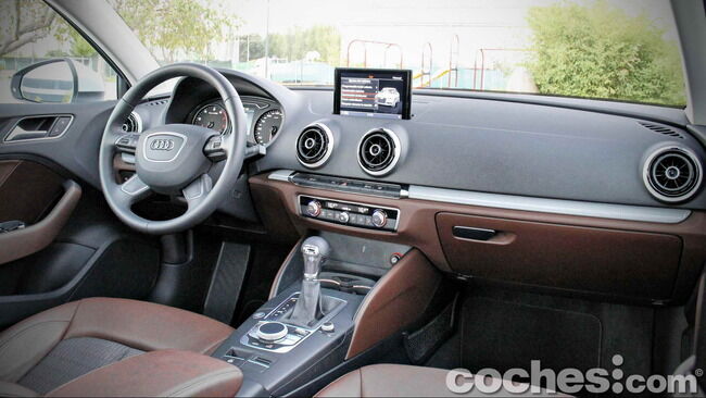 Audi_A3_Sedán_017