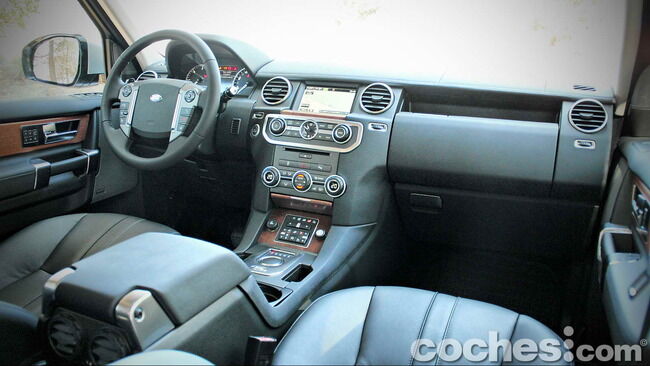Land_Rover_Discovery_SDV6_HSE_15