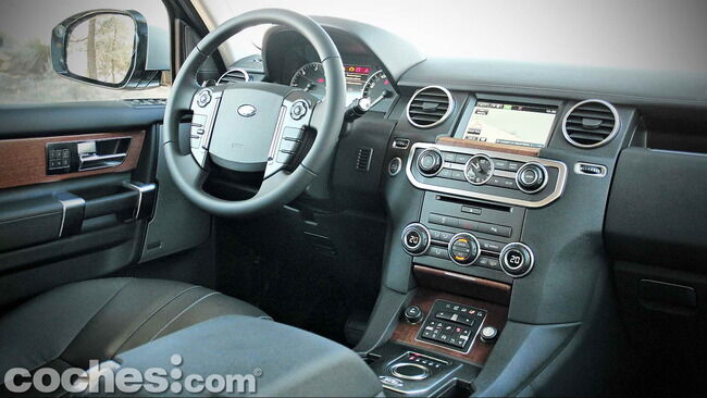 Land_Rover_Discovery_SDV6_HSE_16