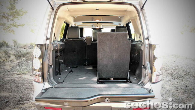 Land_Rover_Discovery_SDV6_HSE_25