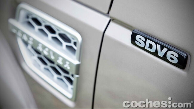 Land_Rover_Discovery_SDV6_HSE_43