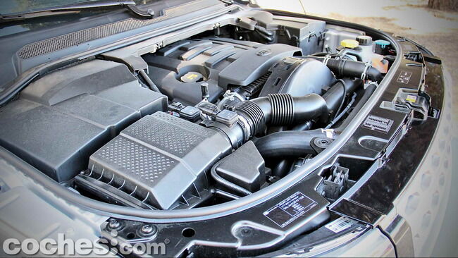 Land_Rover_Discovery_SDV6_HSE_52