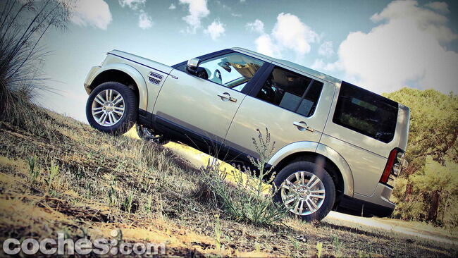 Land Rover Discovery SDV6 HSE 56 650x366