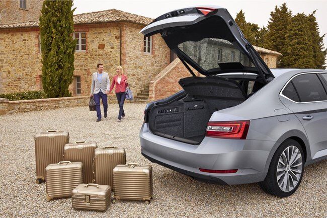 Skoda Superb 2015 maletero 03