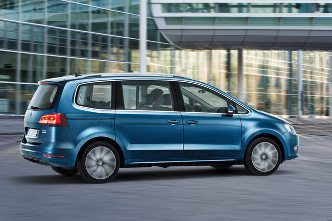 Volkswagen Sharan 2015 02 650x433