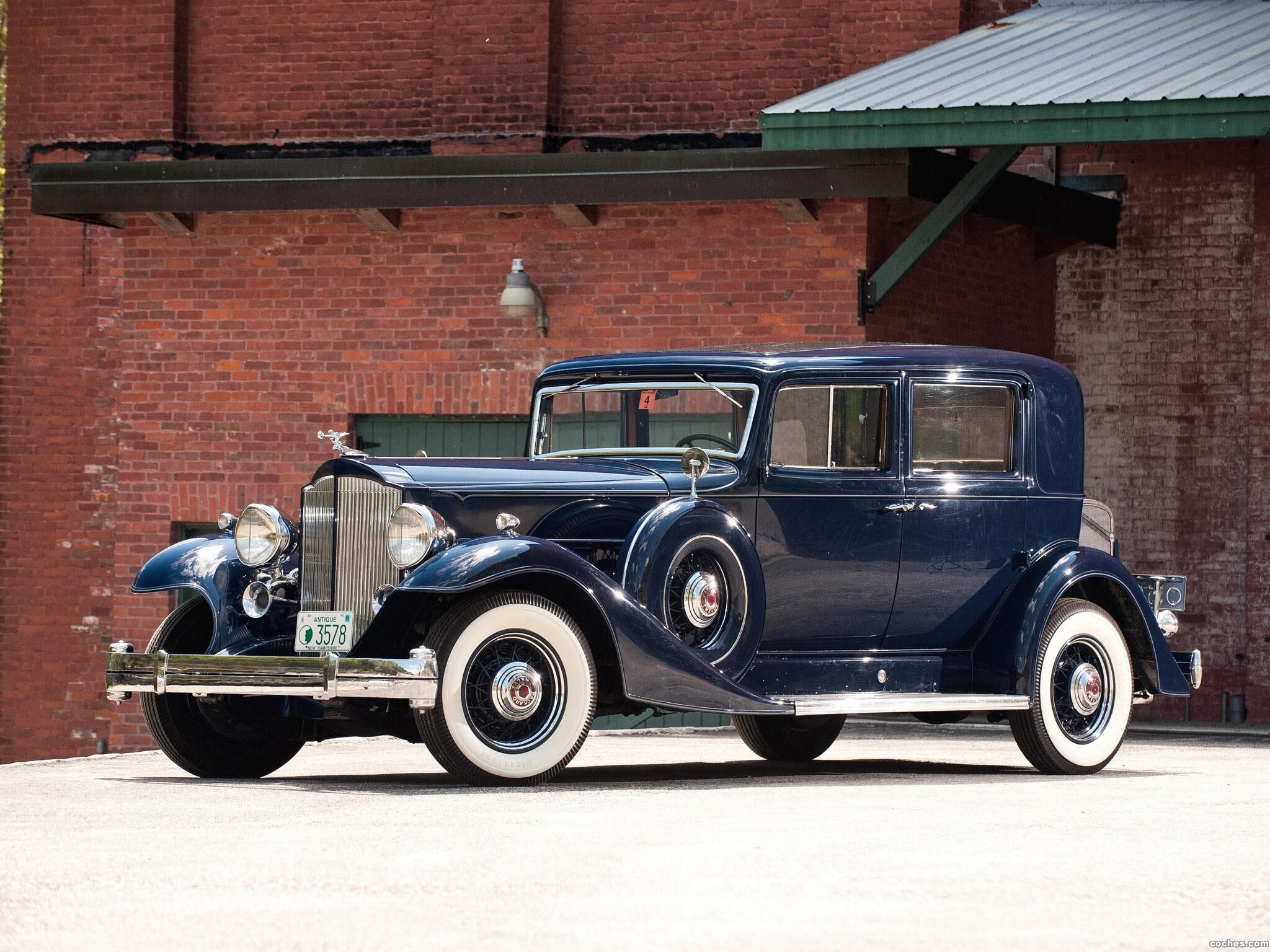 packard_twelve-club-sedan-1933_r6