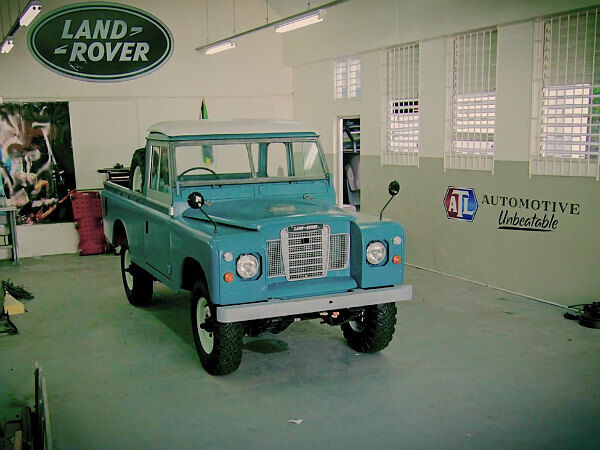 11-1423634348-bob-marley-land-rover-02