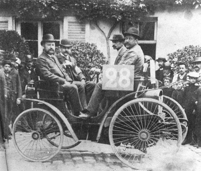 703px-1894_paris-rouen_-_auguste_doriot_(peugeot_3hp)_3rd