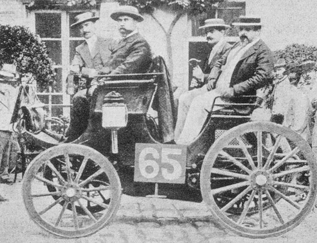 782px-1894_paris-rouen_-_georges_lemaître_(peugeot_3hp)_1st