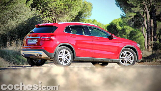 Mercedes_Benz_GLA_004
